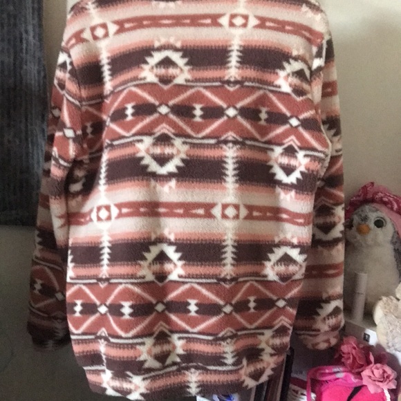 Native designed crewneck sweatshirt - Picture 2 of 2